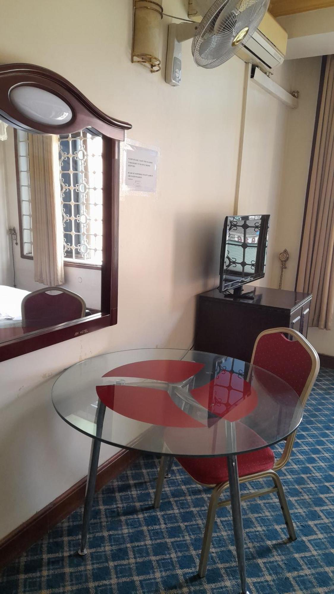 New Jbk Hotel Kampala Exteriör bild