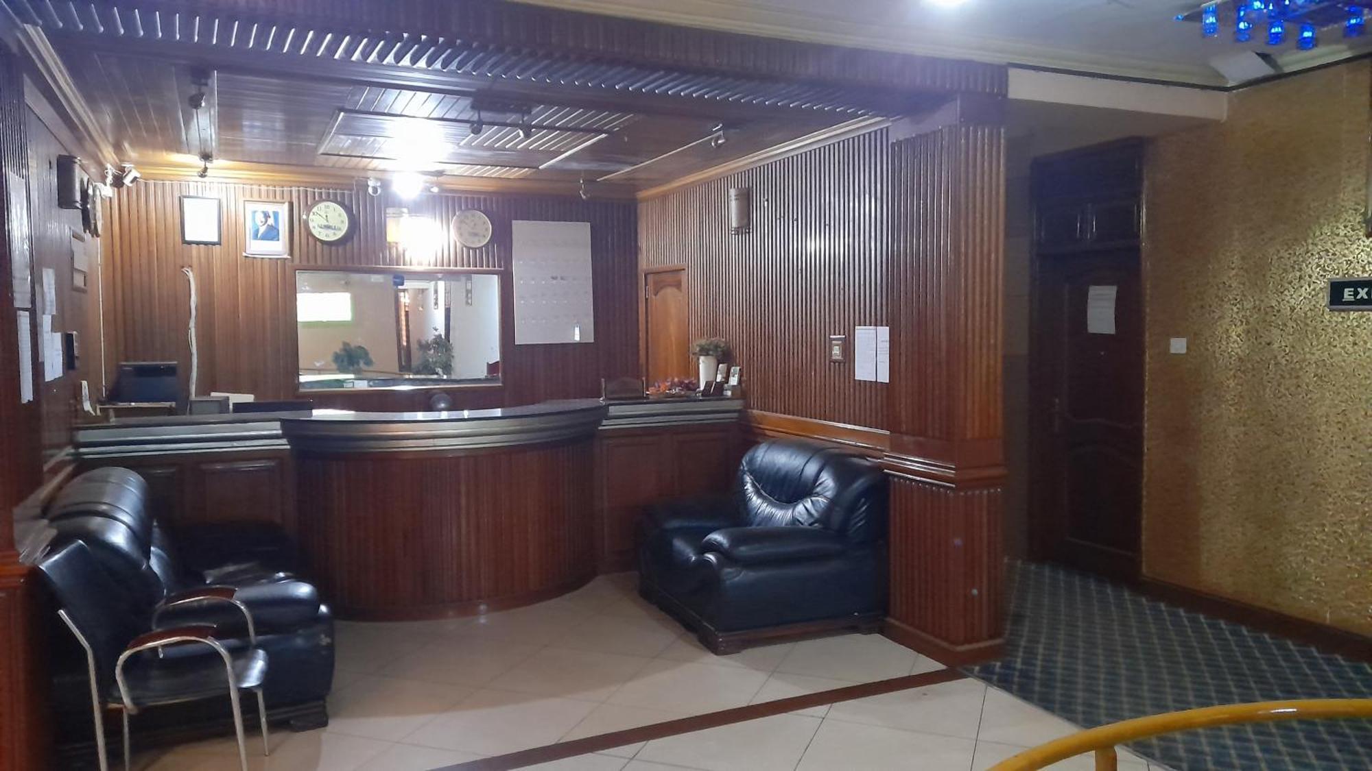 New Jbk Hotel Kampala Exteriör bild