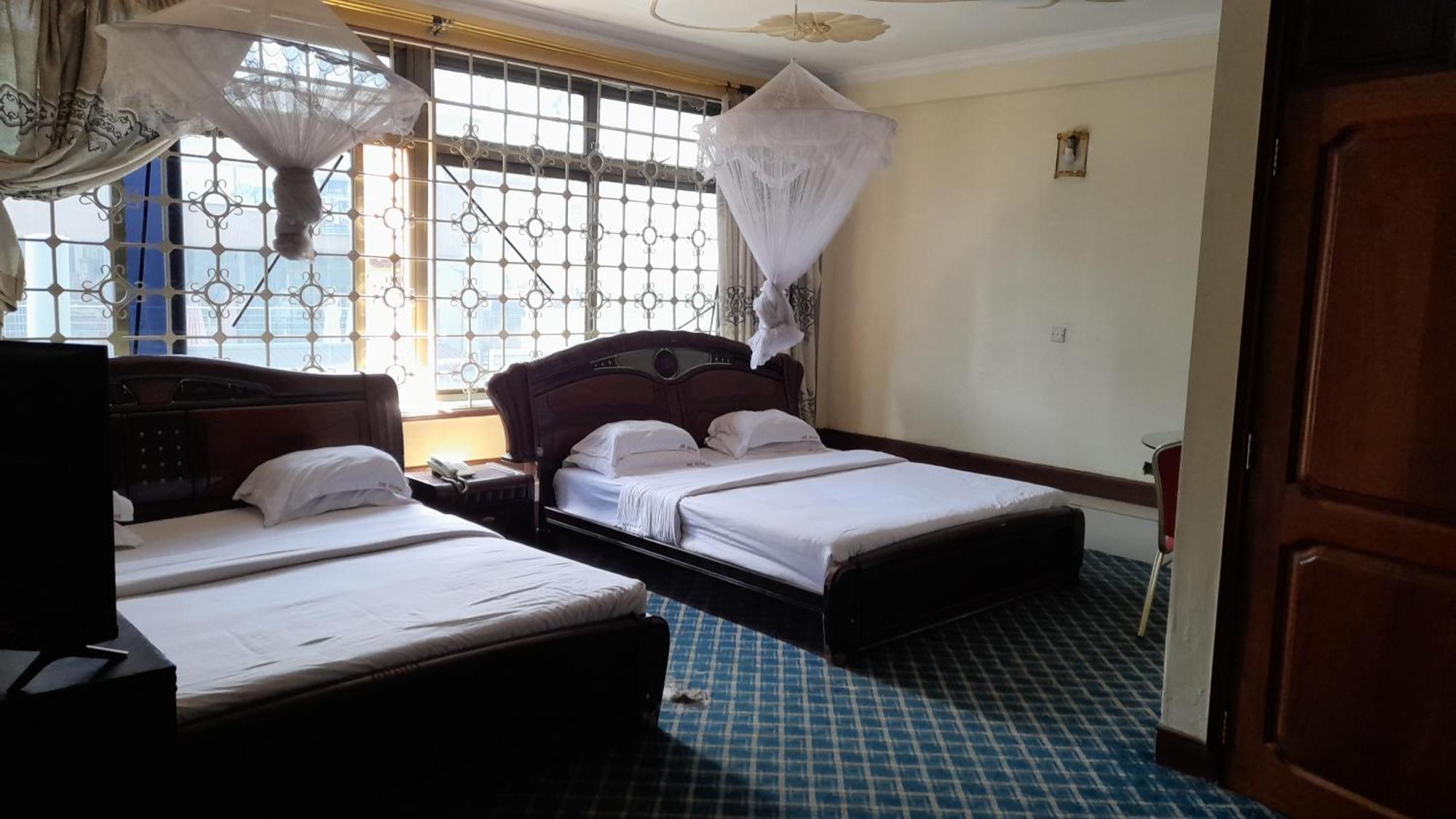 New Jbk Hotel Kampala Exteriör bild