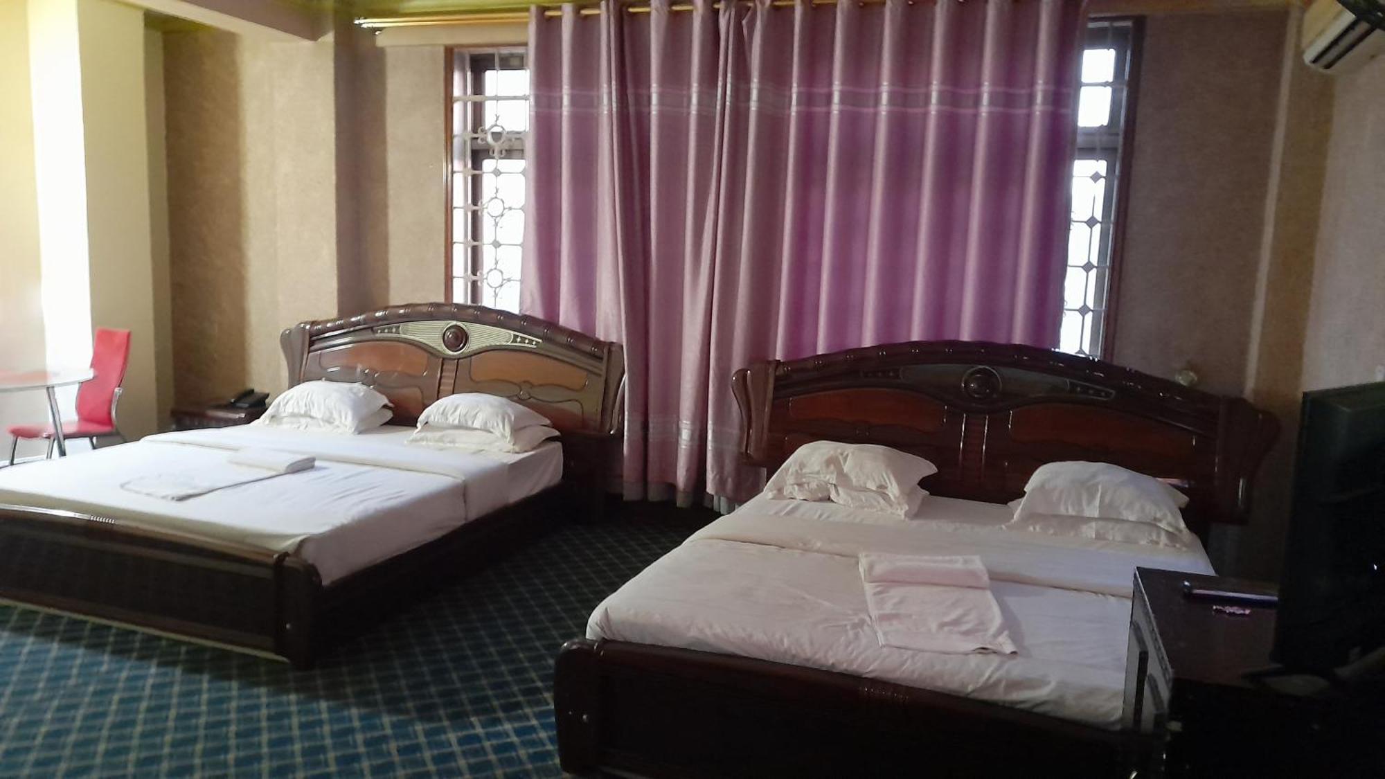 New Jbk Hotel Kampala Exteriör bild