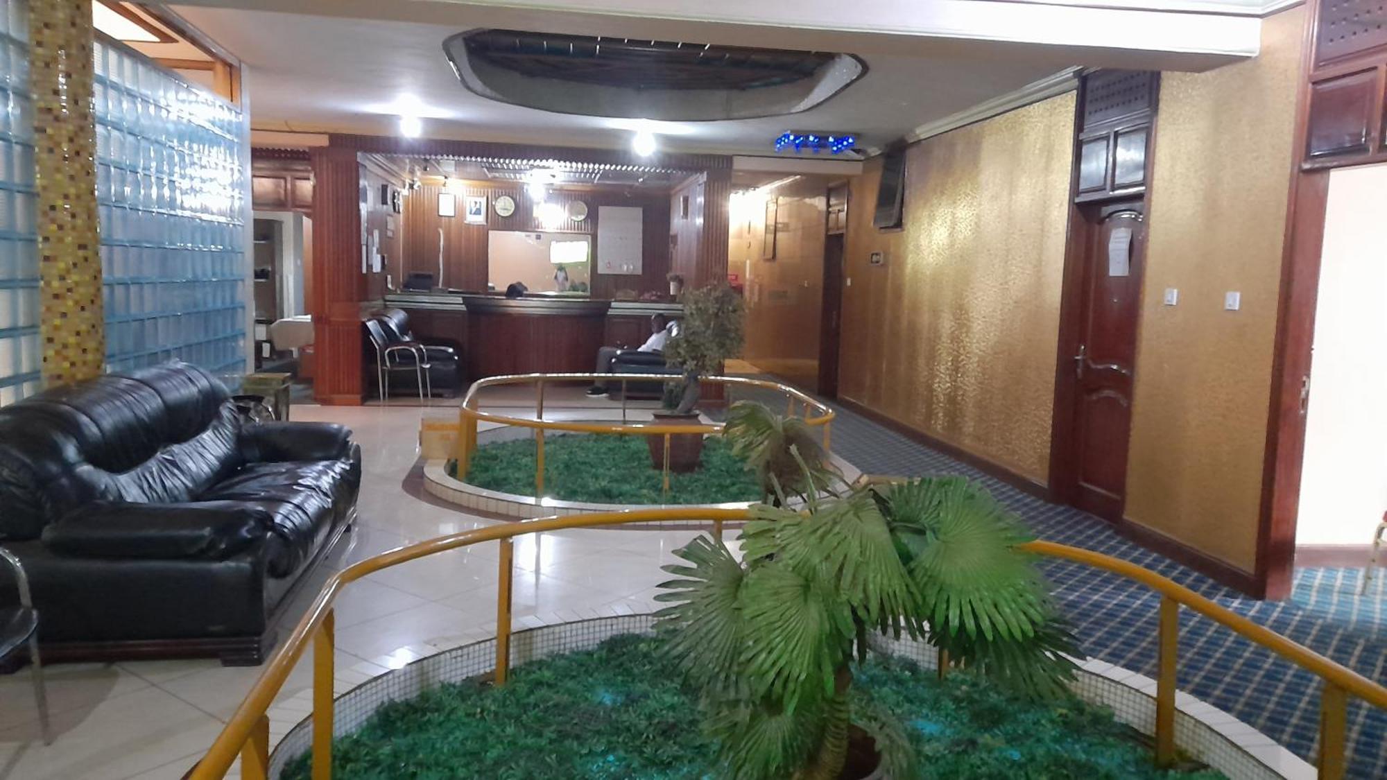 New Jbk Hotel Kampala Exteriör bild