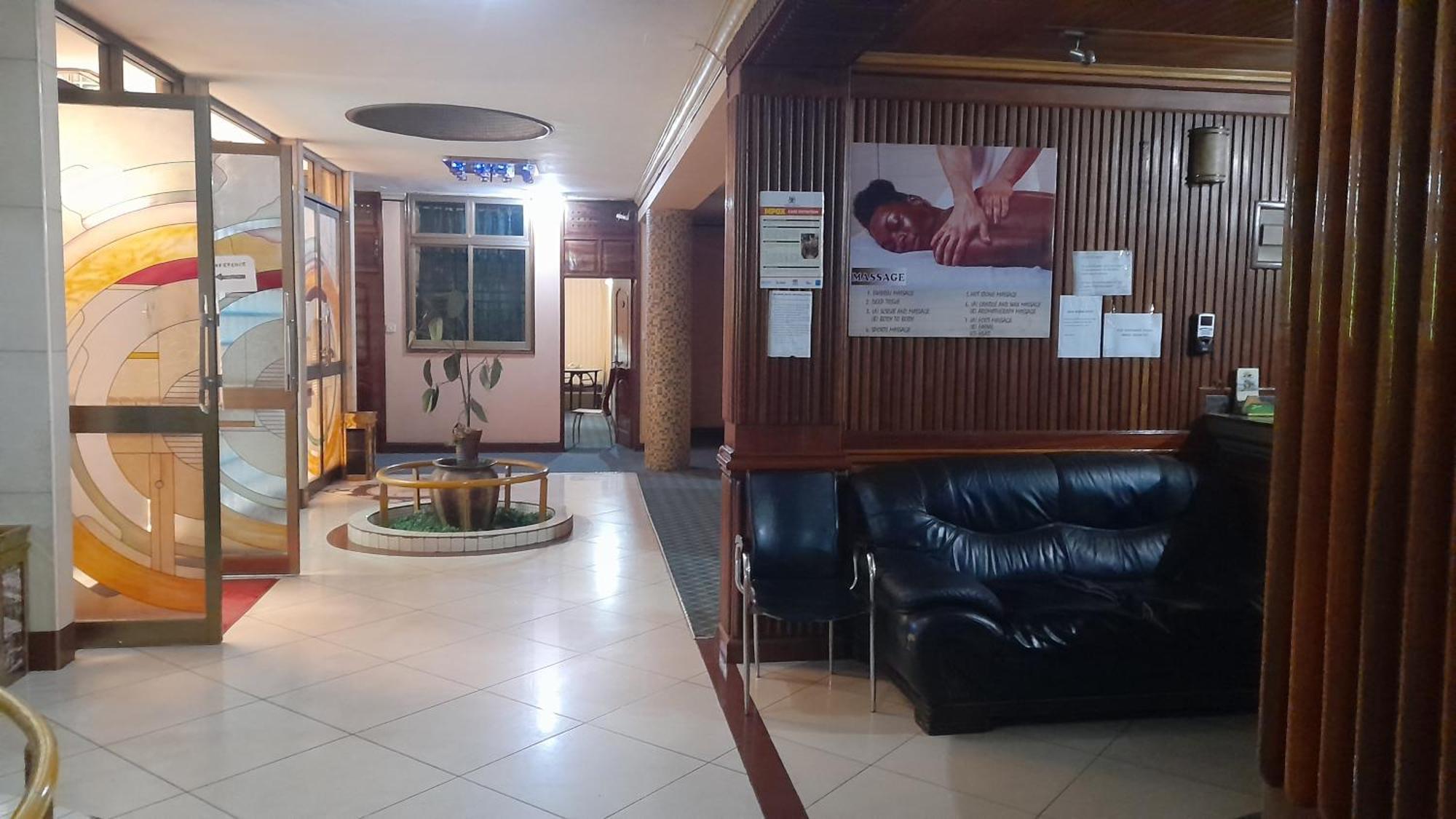 New Jbk Hotel Kampala Exteriör bild
