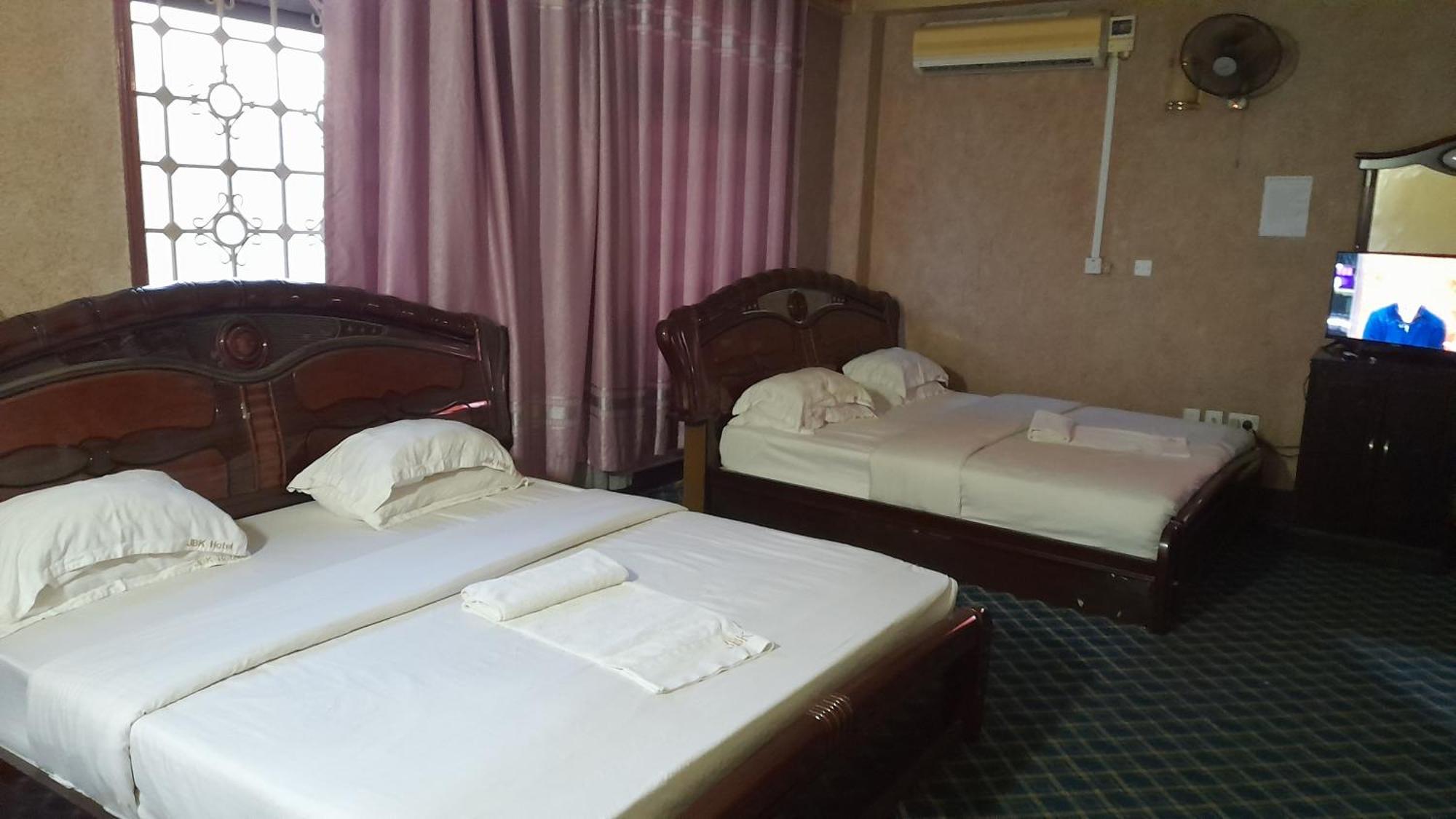 New Jbk Hotel Kampala Exteriör bild