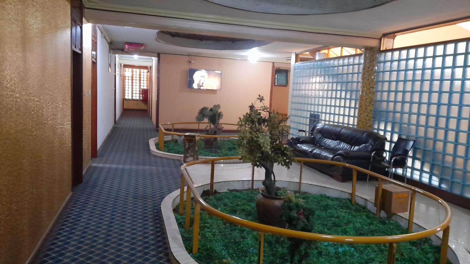 New Jbk Hotel Kampala Exteriör bild