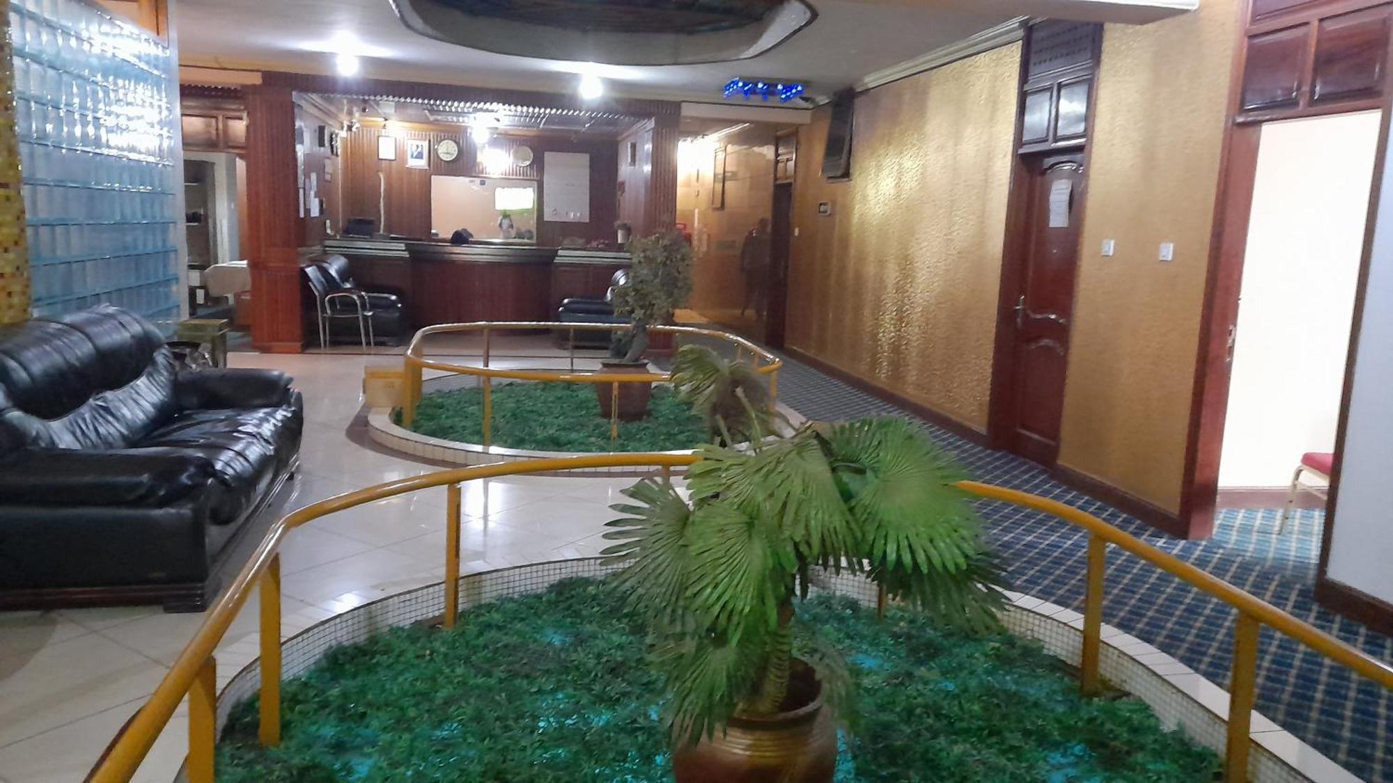New Jbk Hotel Kampala Exteriör bild