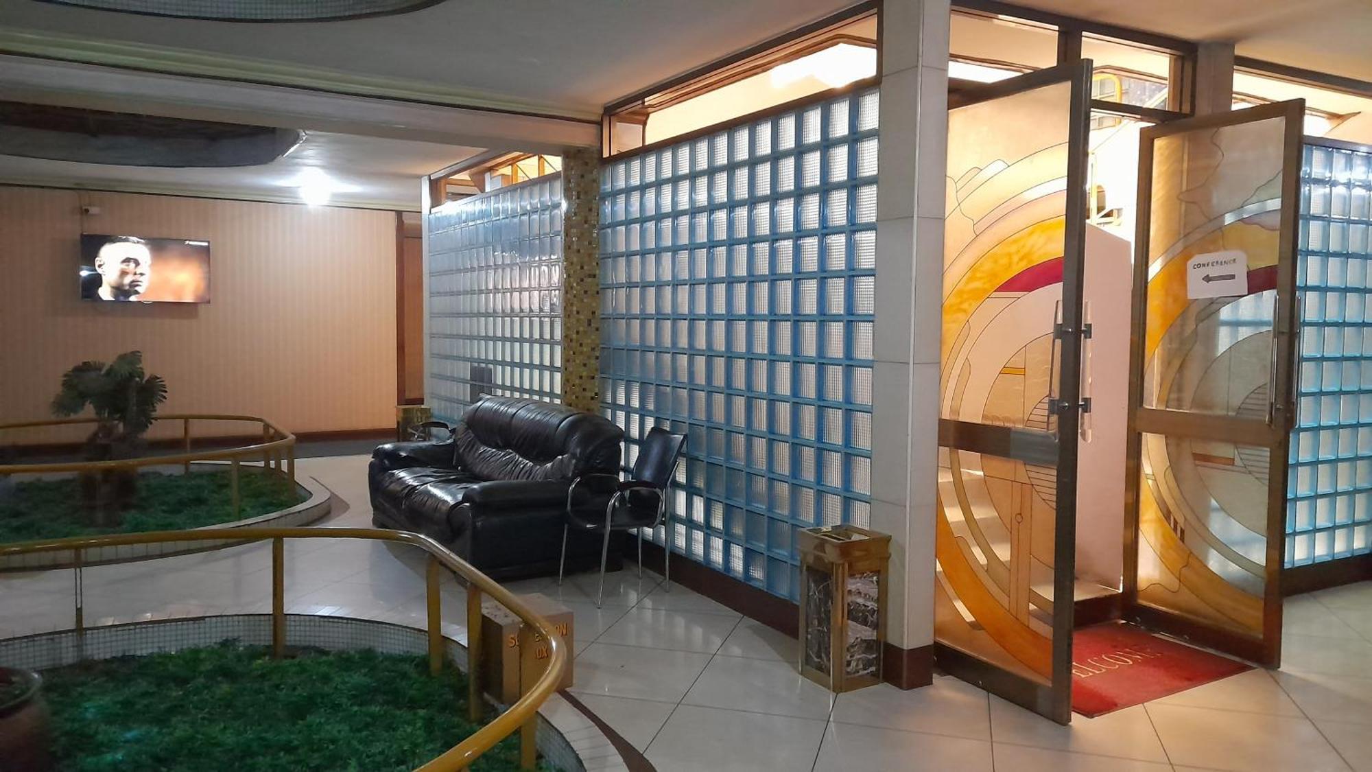 New Jbk Hotel Kampala Exteriör bild